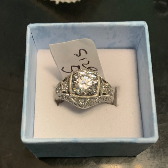 Elegant 925 Sterling Silver Women's Engagement Ring size (5) CHINA
